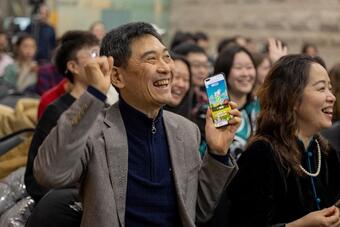 訪れた家族メンバーも楽しんでいる